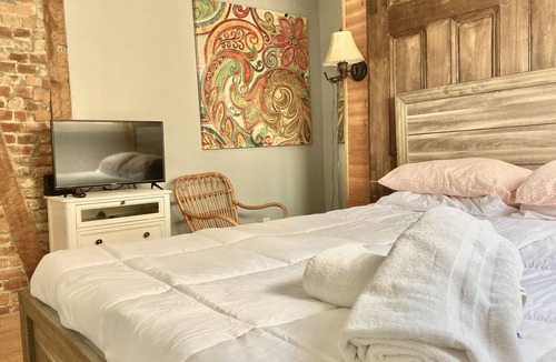 Faubourg Marigny Hostel | Madame Isabelle's House In New Orleans - Hostel