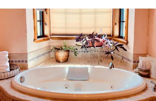 Lazear House | Magic Mesa Ranch {PrivateSuite} Near Black Canyon