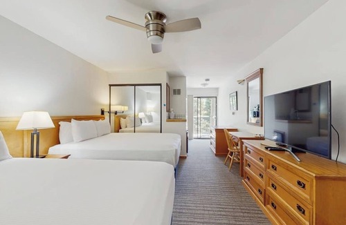 West End Cabin | Main St. studio - pool & hot tub - walk to lifts, dog-friendly, balcony
