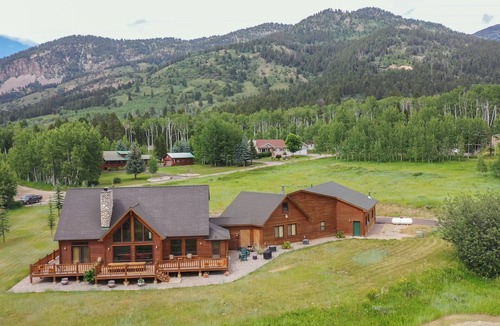 Star Valley Ranch House | MAJESTIC VIEWS | Family Lodge | Large Deck