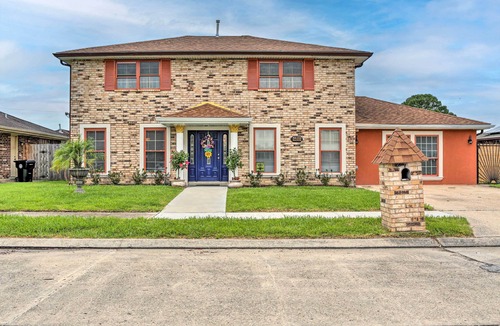 Read Boulevard East House | 'Major Manor' New Orleans Home w/Pool & Game Room