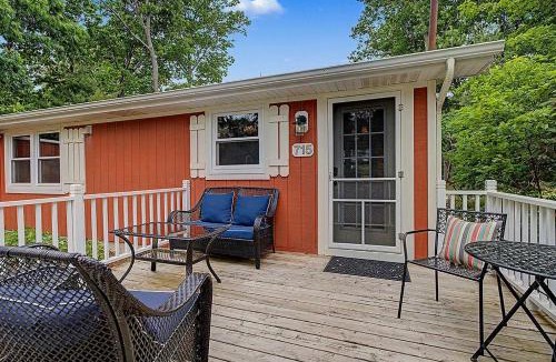 Saugatuck Villa | Maple Ridge Red Cottage HOT TUB