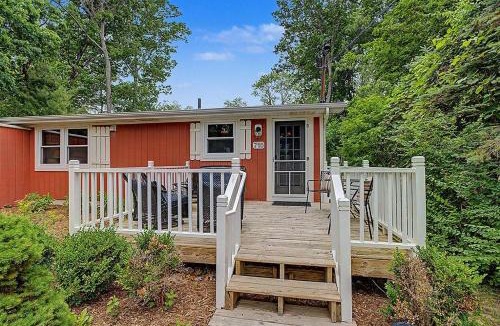 Saugatuck Villa | Maple Ridge Red Cottage HOT TUB