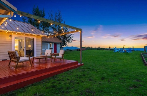 Oak Harbor House | @ Marbella Lane – Wave HS w/EV Charger, Oceanfront!