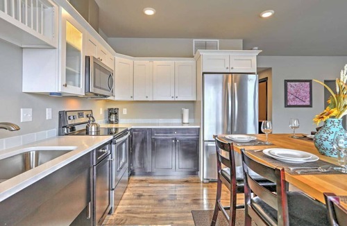 Wapato Point Condo | Marina's Edge Condo - Pool & Spas - Marina -Town!