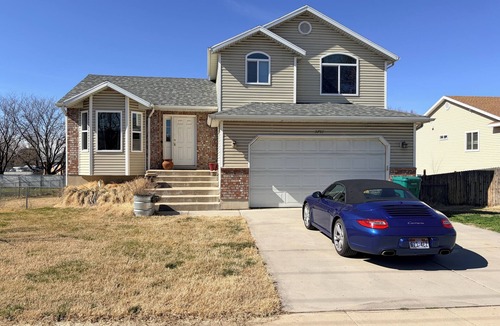 Roy House | Marvelous 3-bedroom house with 3 bedrooms close to ski resorts in charming Roy.