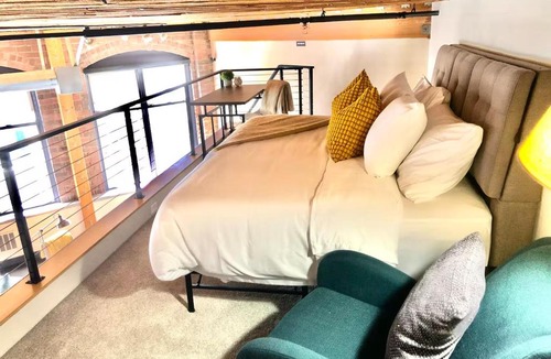 Belltown Apartment | Massive Downtown Seattle Condo - Free Parking!