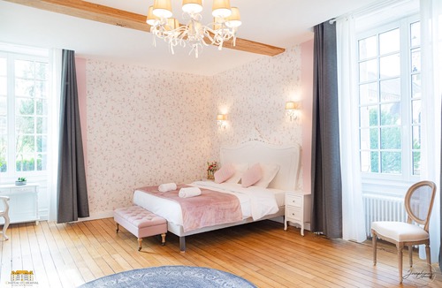Hermival-les-Vaux Bed & Breakfast | Mathilde's room at Château d'Hermival