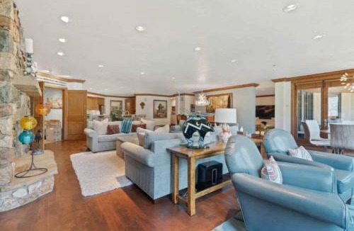 Highlands Townhomes Apartment | McCoy Peak 305 by East West Hospitality