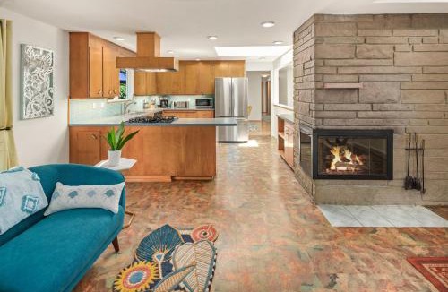 Lake Forest Park House | Mid century modern air conditioned retreat with expansive garden