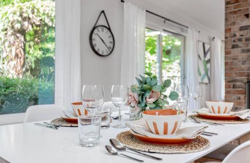 North Rose Hill House | Mid-Century Modern Home - 3-Bedroom Rambler