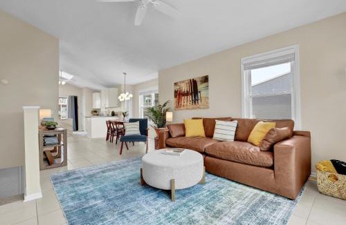 Sneads Ferry House | MidCentury Modern Townhome in Topsail!