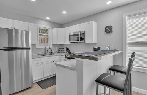 Wilmington House | ~Midtown Hub~ Perfect for Long Stays - Huge Lot - 5 min to WB & Airlie Gardens