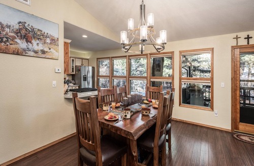 Ruidoso Cabin | Midtown Riverfront Complex | Hot Tubs, Fireplace!
