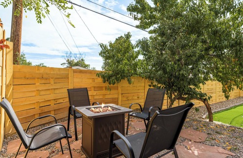 Arvada Plaza Area House | Mini Golf Fire Pit Hot Tub, Game House for 14