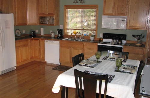 Willow House | MINUTES OFF PARKS HWY/RIVERFRONT ON 27 ACRES/WILLOW CREEK INN