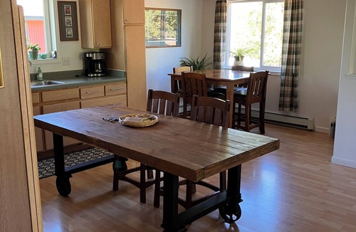 Huffman - O' Malley Apartment | Modern 2-bedroom corporate apartment with WiFi in South Anchorage