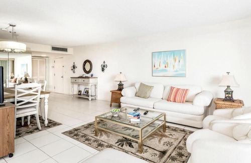 Land of the Presidents Apartment | Modern 2 Bedroom Condo with Scenic City Views