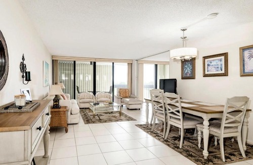 Land of the Presidents Apartment | Modern 2 Bedroom Condo with Scenic City Views
