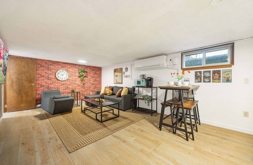 North Beacon Hill House | Modern 2BR Basement Near LRT Parking