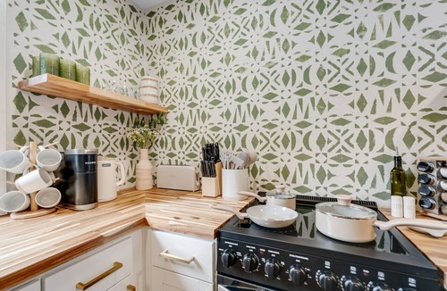 Manitou Springs Apartment | Modern 2BR in Manitou Springs, Walk Downtown