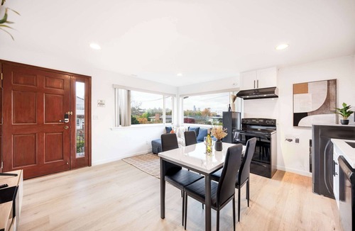 North Beacon Hill House | Modern 2BR Near DT + Stadiums Parking