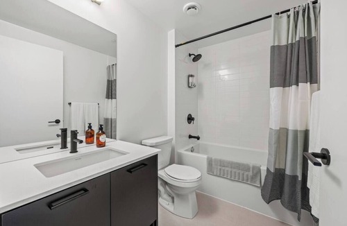 Harwood Hotel | Modern 3-Bedroom Duplex Suite Complimentary Parking