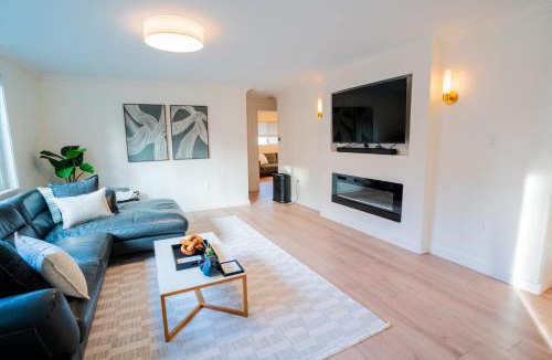 Olympic Hills Apartment | Modern 3BR - Rare AC in Seattle - Family-Friendly