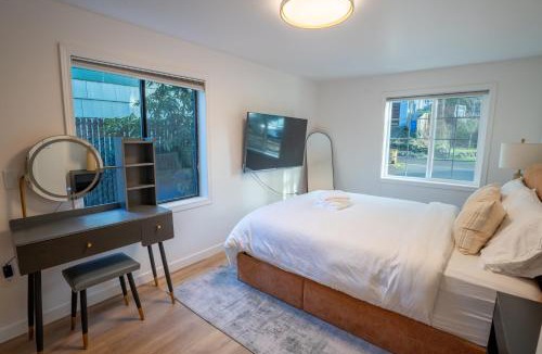 Olympic Hills Apartment | Modern 3BR - Rare AC in Seattle - Family-Friendly