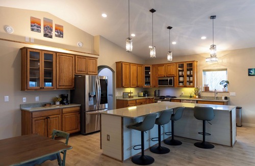 Fairbanks House | Modern 4-bed home, 10 min from town. Deck with Aurora and mountain views, pond, updated kitchen, master suite with jet tub, radiant floors, fast Wi-Fi. Open concept living and dining. Beautifully renovated inside—cozy, private, and peaceful.