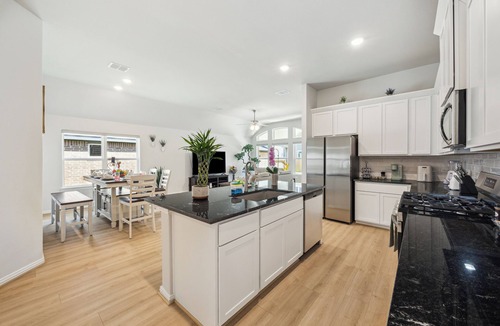 Friendswood House | Modern 4BR 3BA Home, Minutes to NASA, Downtown & Galveston