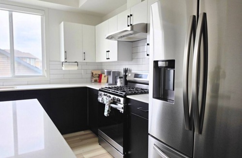 Southwest Edmonton House | Modern 5BR Executive Home with Private Gym Space | Sleeps 10 | SW Edmonton
