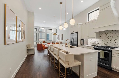 Montrose House | Modern 7BR/7BA Home Houston Skyline Rooftop