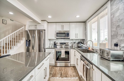 Eastside House | Modern 8 BR duplex in Tacoma! - Both sides included