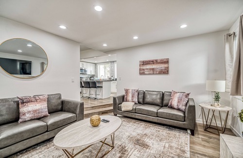 Eastside House | Modern 8 BR duplex in Tacoma! - Both sides included