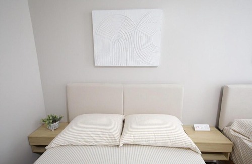 East Boston Apartment | Modern apt in E Boston - Walk to Airport