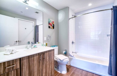 Seaport District Apartment | Modern Apt with Water Views and Gym