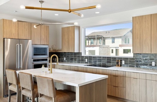 Midway House | Modern Chalet Minutes from Ski Resorts - Ameyalli