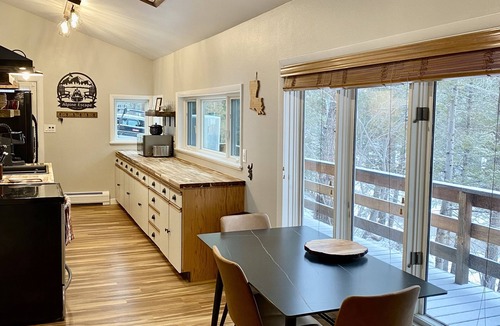 Lyons Cabin | Modern Cozy Mountain Cabin with Private Hot Tub Treehouse Fire Pit