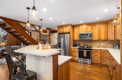 Grand Lake House | Modern & cozy! Mountain & lake views! Hot Tub! Pet Friendly!