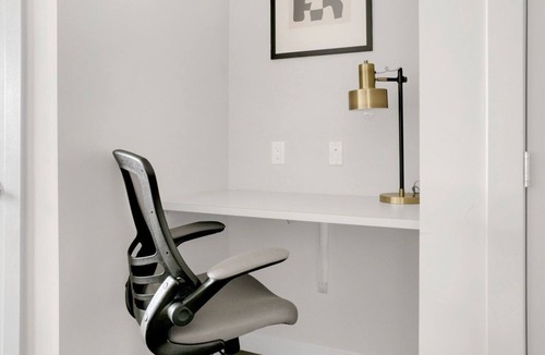 Dorchester Apartment | Modern Dorchester Studio w/ W/D, Gym & Pool, by Blueground