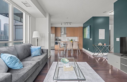 Toronto Entertainment District Apartment | Modern Downtown Apartments