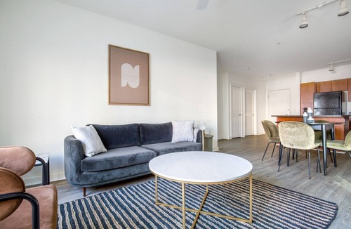 West Bellevue Apartment | Modern Downtown Bellevue 2BR w/W/D & Storage, near Shops, by Blueground