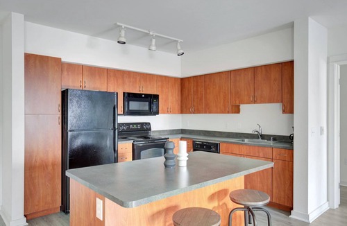 West Bellevue Apartment | Modern Downtown Bellevue 2BR w/W/D & Storage, near Shops, by Blueground