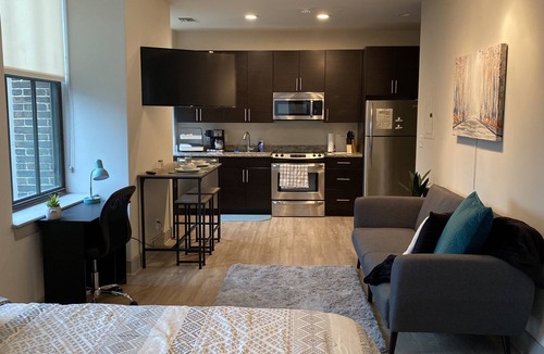 Inner Harbor Apartment | Modern Downtown Studio Apartment with Rooftop Pool