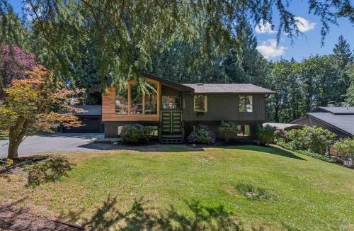 Lake Stevens House | Modern Forest Escape, Near Lake Stevens & Hikes