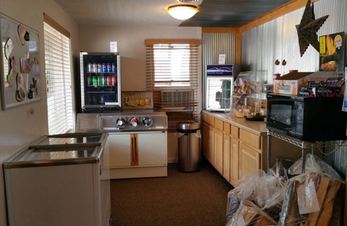 Canon City RV Rental | Modern Glamping Dome with Sunny Deck and Scenic Mountain Views - Free Coffee!