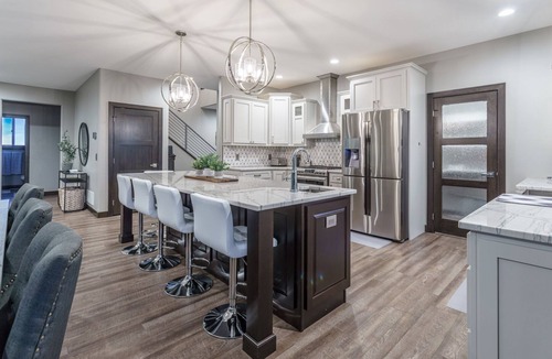 Spearfish House | Modern Golf Course Retreat (5 bedroom home with hot tub)