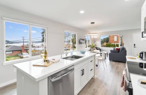 Kenmore House | Modern light-filled guest house with lake views