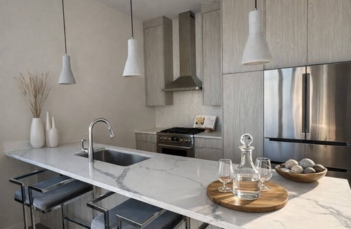 Eastlake House | Modern Luxurious Townhouse;Close to UW & Downtown Seattle.Perfect for MAJOR INTERNATIONAL SPORTING EVENT Stays
